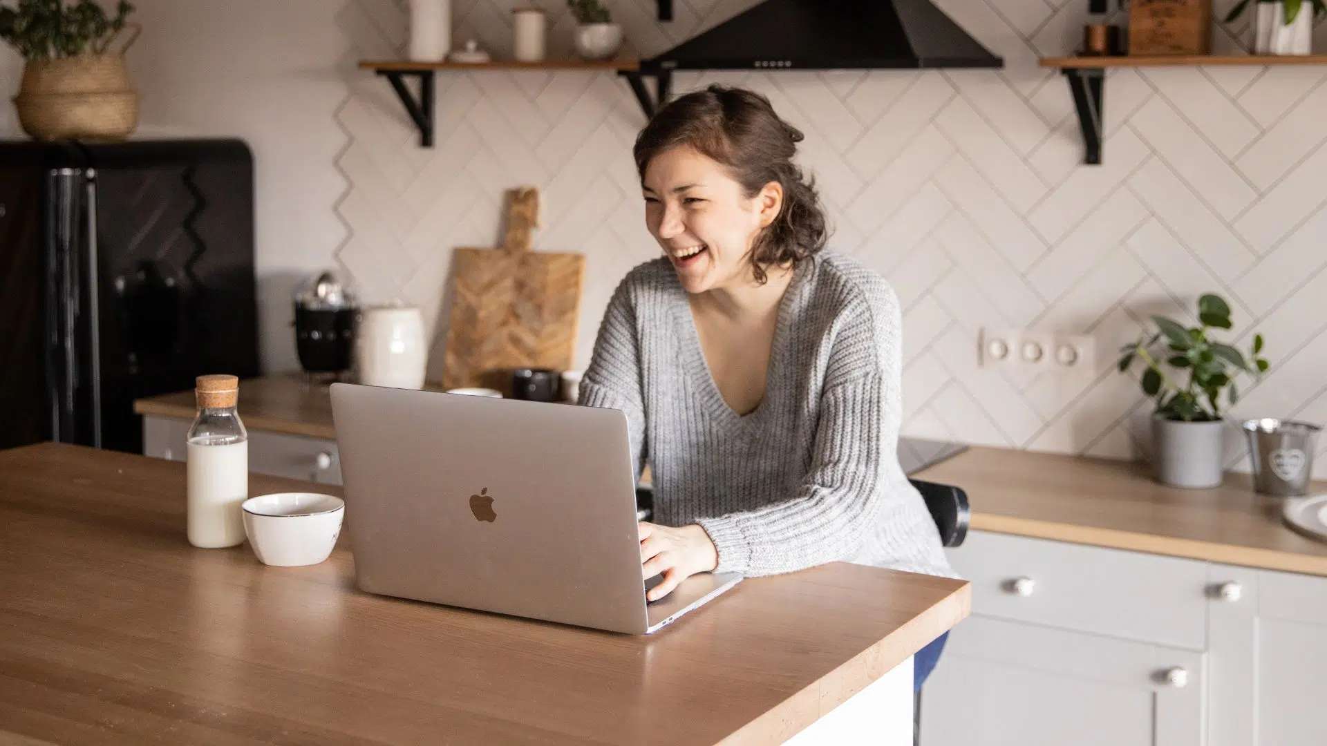 Live chat enhances user experience and boosts sales conversions.
